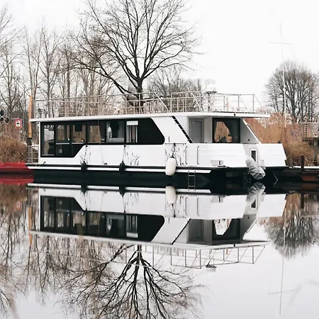Hausboot Tortuga Дёмиц